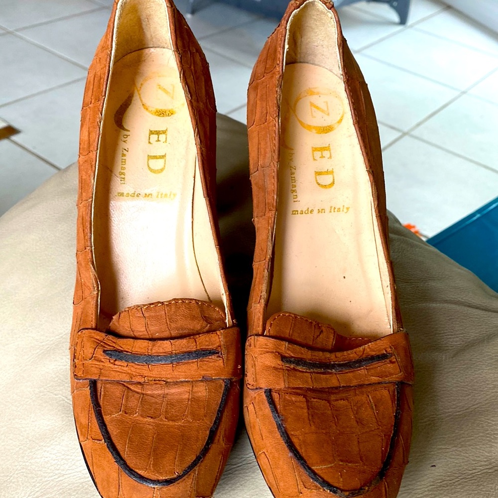 QZed by Zamangi italian suede shoes size 6